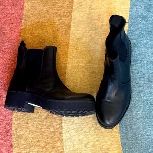 Dirty laundry black boots